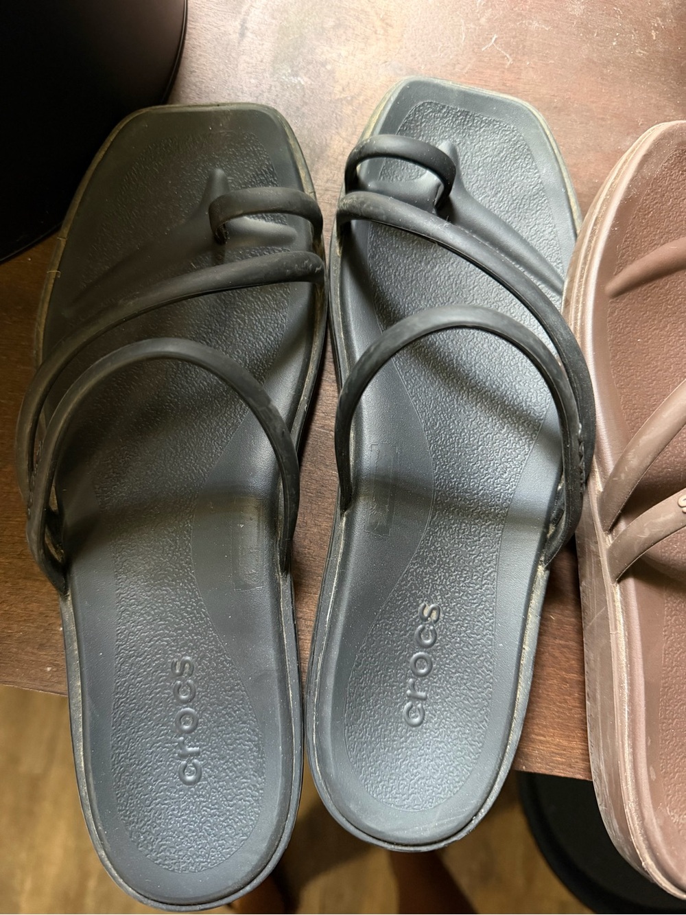 Women’s Croc Miami Sandals Size 9
Black & Dark brown - Picture 4 of 4